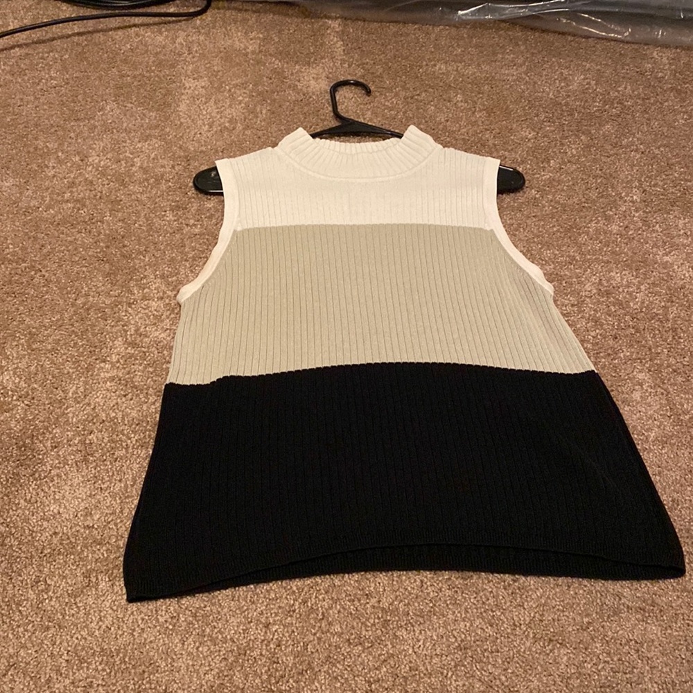 Short sleeve sweater